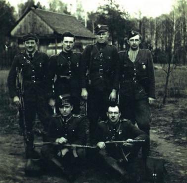 11 V 1952 w Sokóle 1000 UB otacza i morduje Ostatnich  Mohikanów czyli 6 osobowy patrol VI Brygady Wileńskiej WiN