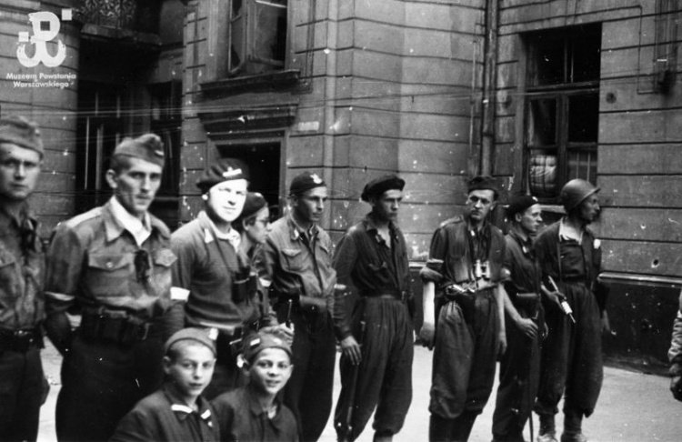 W powstaniu warszawskim ramię w ramię stanęli żołnierze z AK,NSZ i ocaleni Żydzi - bracia Hochman Miki Bandyta i Cwaniak