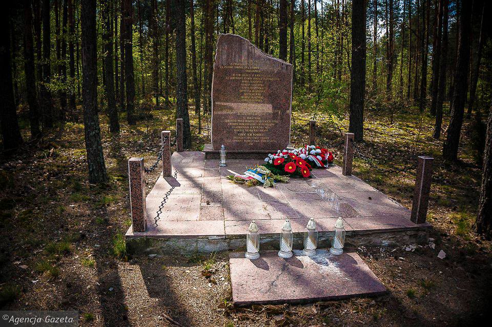 16 IV 1943 Niemcy palą żywcem w Kopalni-Skórnicach za ukrywanie Żydów Śp.Rodzinę Olszewskich ...