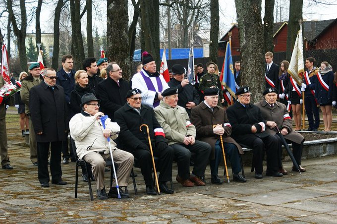 1 IV 1944r. Suwałki. Niemcy do 16 pojmanych Męczenników z AK : Polscy bandyci! Wydając Rotmistrza Ptaszyńskiego ...