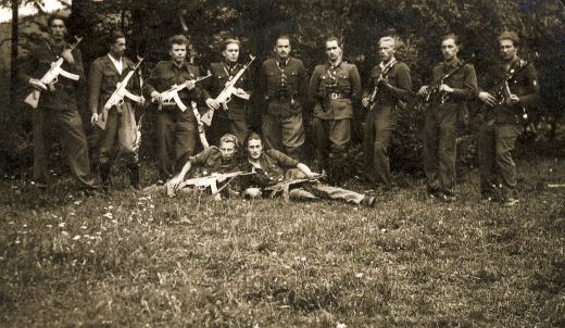 31 III 1946r. Polscy Powstańcy z Oddziału NSZ Śp.Kpt.Jana Dubaniowskiego Salwy ...