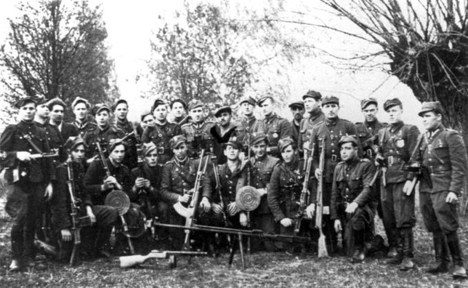15 III 1947r. 2 Szwadron 6 Brygady Wileńskiej WiN pod dowództwem Śp.Ppor.Waleriana Nowackiego Bartosza opanowuje Brańsk ...