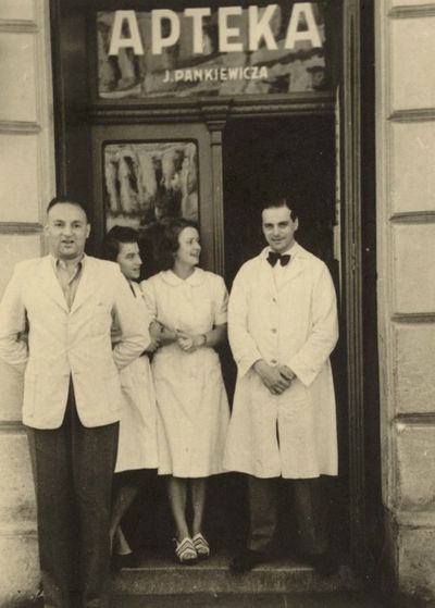 Tadeusz Pankiewicz i jego Apteka pod Orłem-jedyna w Der jüdische Wohnbezirk in Krakau.Pomógł setkom Żydów