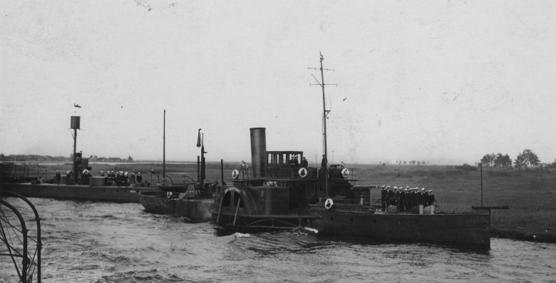 1922/31, Flotylla Pińska - statek uzbrojony ORP Generał Szeptycki i monitor rzeczny ORP Pińsk na Prypeci.