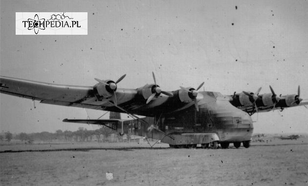 Niemiecki Messerschmitt Me 323 Gigant - największy samolot transportowy używany w II wojnie światowej.