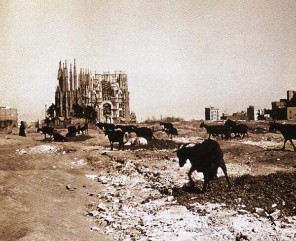 Barcelona - Sagrada Família (Świątynia Pokutna Świętej Rodziny) Gaudiego w 1915 roku.