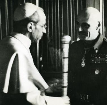 20 VI 1944 Ojciec Święty Pius XII przyjął na audiencji gen.Andersa i pogratulował Polakom zdobycia Monte Cassino