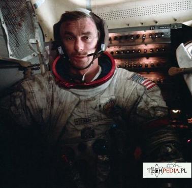 Astronauta Gene Cernan dowódca Apollo 17 w trakcie misji na Księżycu.