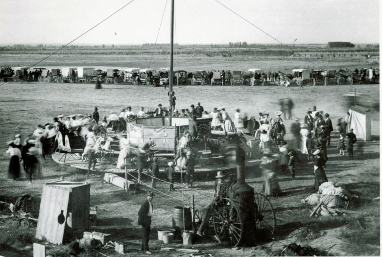Napędzana silnikiem parowym karuzela, Blackfoot, Idaho, USA, 1905