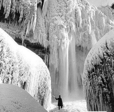 Zamarznięty wodospad Niagara