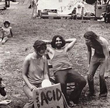 Sprzedaż LSD na festiwalu Woodstock.