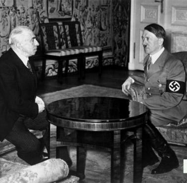 Adolf Hitler w rozmowie z prezydentem Emilem Háchą.