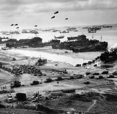 Lądowanie aliantów w Normandii (D-Day).