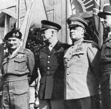 Dd lewej Bernard Law Montgomery, Dwight Eisenhower, Gieorgij Żukow, Jean de Lattre de Tassigny (Berlin).