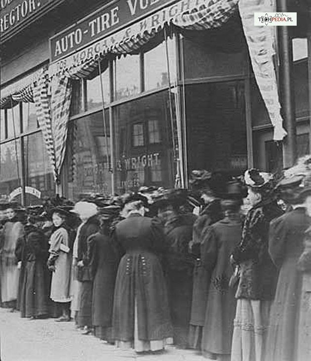 Pierwsze głosowanie kobiet w historii USA (Minneapolis).