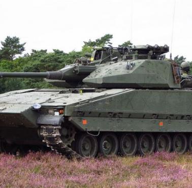 Combat Vehicle 90 (CV90) - szwedzki bojowy wóz piechoty.