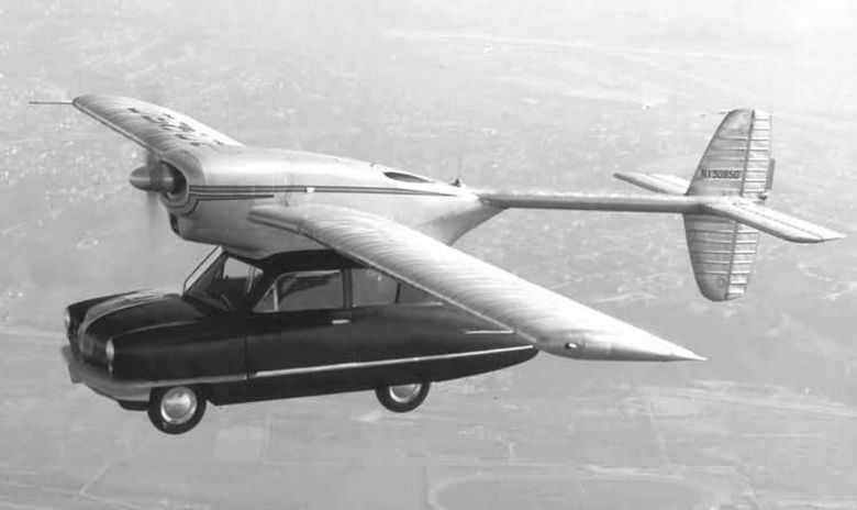 Prototyp latającego samochodu Convair Model 118 podczas testowego lotu
