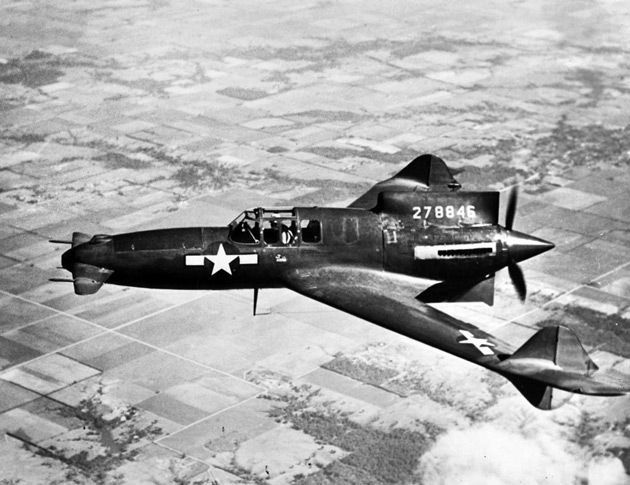 Pierwszy lot eksperymentalnego samolotu Curtiss-Wright XP-55 Ascender