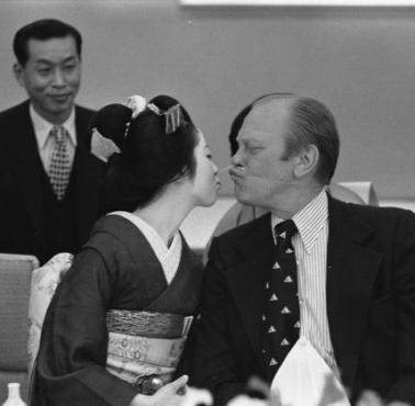 Prezydent Geralda Ford podczas oficjalnej wizyty w Japonii.