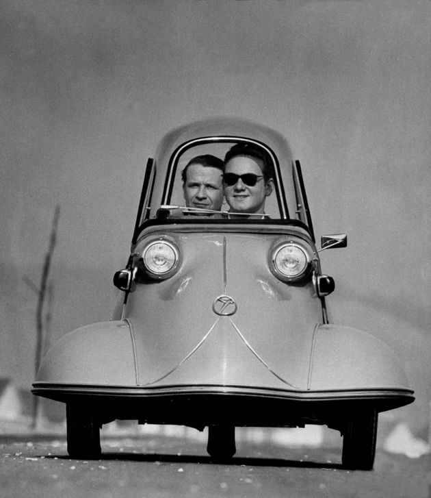 Lata 1953 - 1955 - dwuosobowy mikro pojazd The Messerschmitt KR175 bubble car.