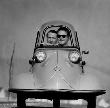 Lata 1953 - 1955 - dwuosobowy mikro pojazd The Messerschmitt KR175 bubble car.