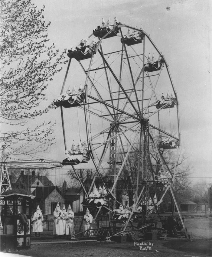 Karnawał w Canon City z udziałem członków Ku Klux Klan.