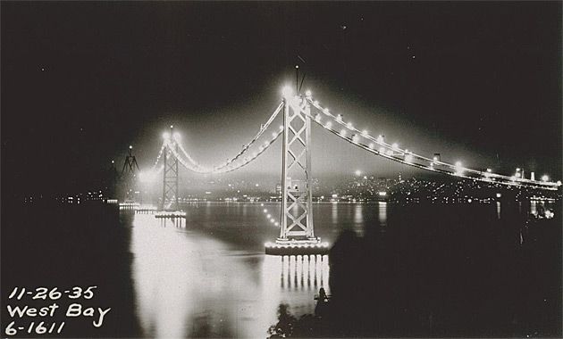 Bay Bridge nocą (Oakland, USA)