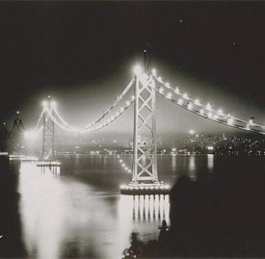 Bay Bridge nocą (Oakland, USA)