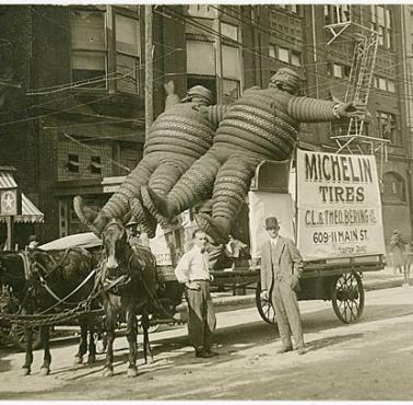 Reklama opon Michelin na ulicach Houston (USA).