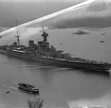 Duma brytyjskiej floty pancernik HMS Hood