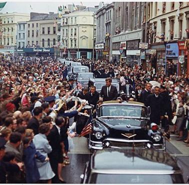 Prezydent John F. Kennedy podczas oficjalnej wizyty w Irlandii (Cork).