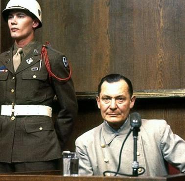 Rok 1945-46 - Hermann Göring podczas procesu norymberskiego.