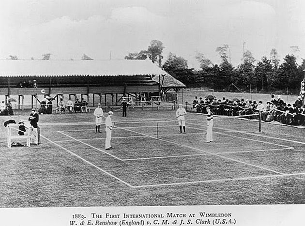 Pierwsze zdjęcie rozgrywek tenisowych na kortach Wimbledonu (Londyn).