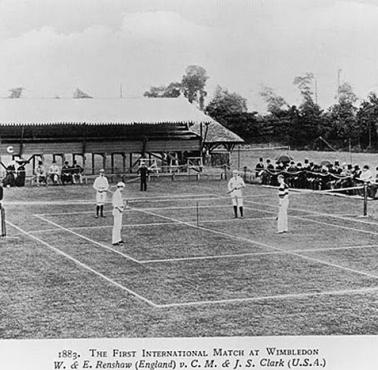 Pierwsze zdjęcie rozgrywek tenisowych na kortach Wimbledonu (Londyn).