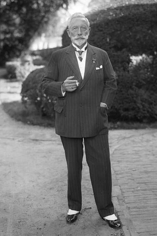 Ostatni niemiecki cesarz i król Prus, przedstawiciel dynastii Hohenzollernów - Wilhelm II.