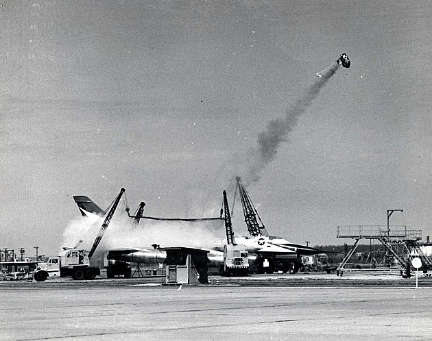 Test katapulty bombowca strategicznego Convair B-58 Hustler.