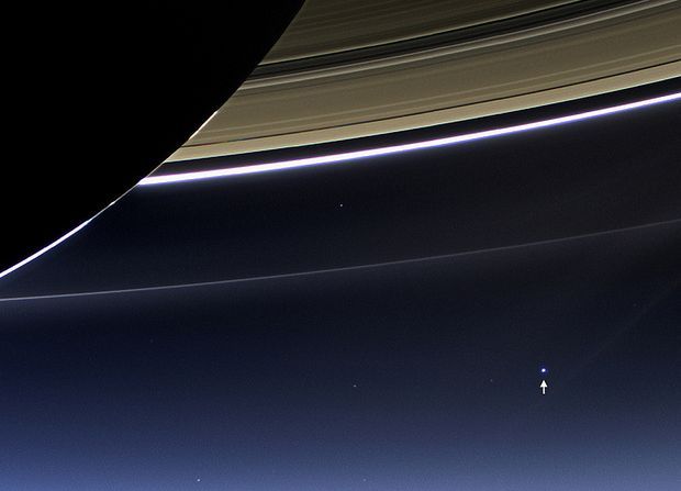 Zdjięcie Ziemi wykonane z sondy Cassini z okolic Saturna