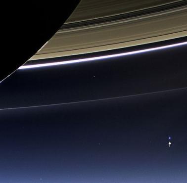 Zdjięcie Ziemi wykonane z sondy Cassini z okolic Saturna