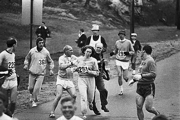 Kathrine Switzer, pierwsza kobieta, która wystartowała w bostońskim maratonie nie miała lekko :)