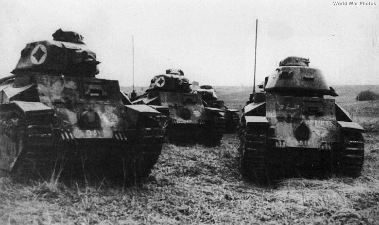 Renault Modèle D2 – francuskie czołgi średnie. Maszyny należały do 4 batalionu zmechanizowanego Francja, 1940
