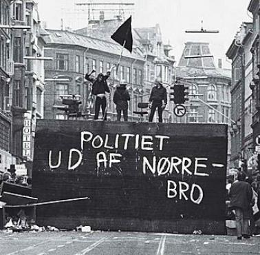 Lewicowe bojówki podczas walk z służbami porządkowymi w Kopenhadze (Dania).