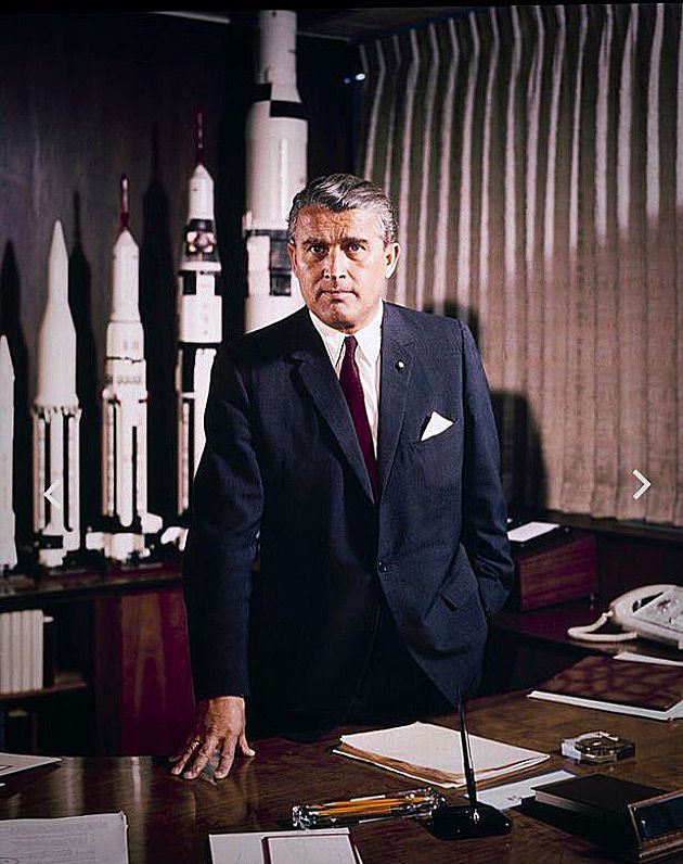 Wernher von Braun współtwórca pocisków balistycznych V-2, oficer SS, członek NSDAP (Marshall Space Flight Cent, USA).