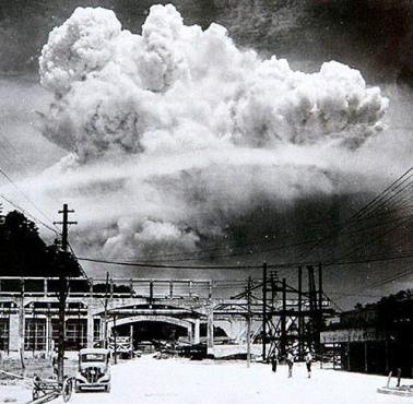 Grzyb atomowy nad Nagasaki (Japonia)