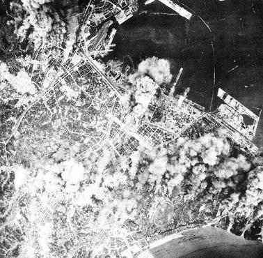 Bombardowanie Yokohamy przez Amerykanów (Japonia).