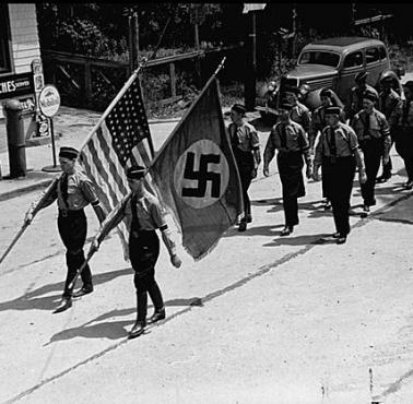 Amerykańska partia faszystowska (German American Bund) podczas marszu w Camp Siegfried, Yaphank, Nowy Jork.