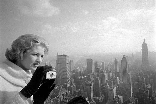 Miss USA Diane Sawyer i widok na Manhattan