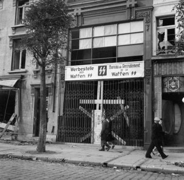 Niemieckie biuro rekrutacyjne do francuskich oddziałów Waffen SS (Calais, Francja).