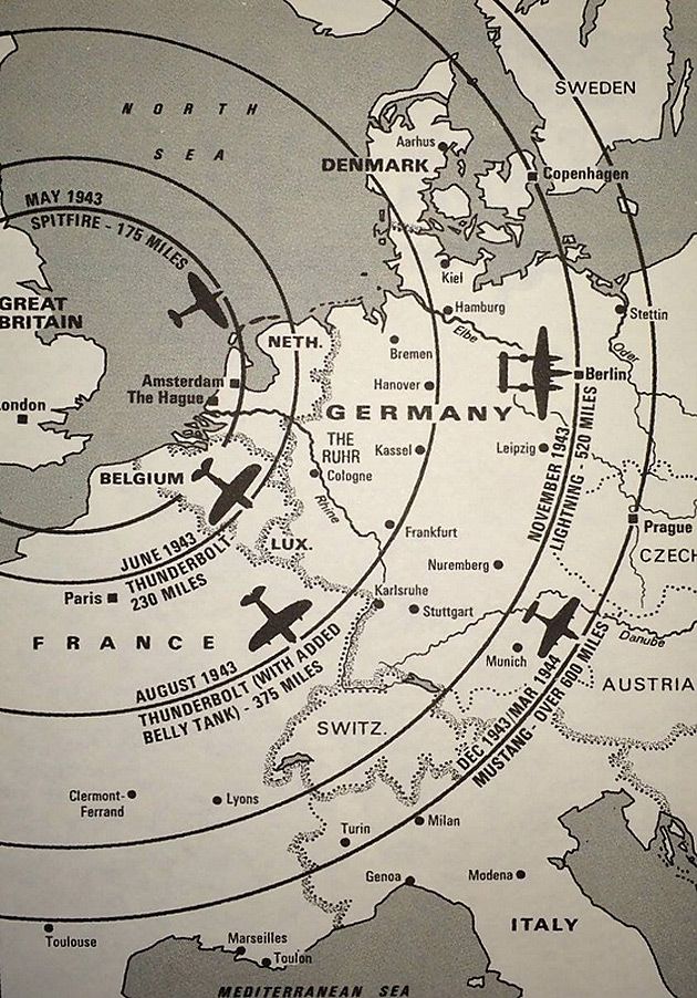 Zasięg myśliwskiego lotnictwa alianckiego podczas II wojny światowej.