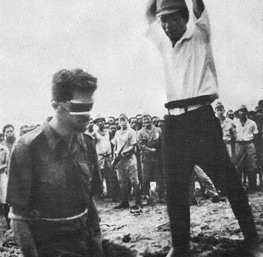 Japończycy dokonują egzekucji sierżanta australijskiej armii Leonarda G. Siffleeta (Nowa Gwinea).