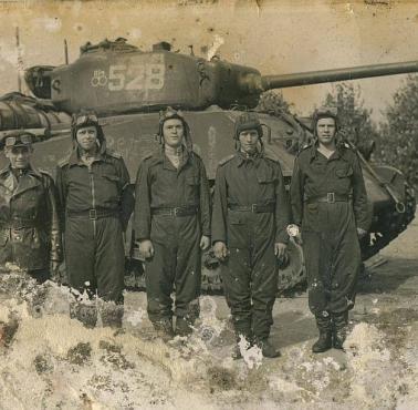 Amerykański czołg Sherman M4A2 (76) W i jego sowiecka załoga, wiosna 1945